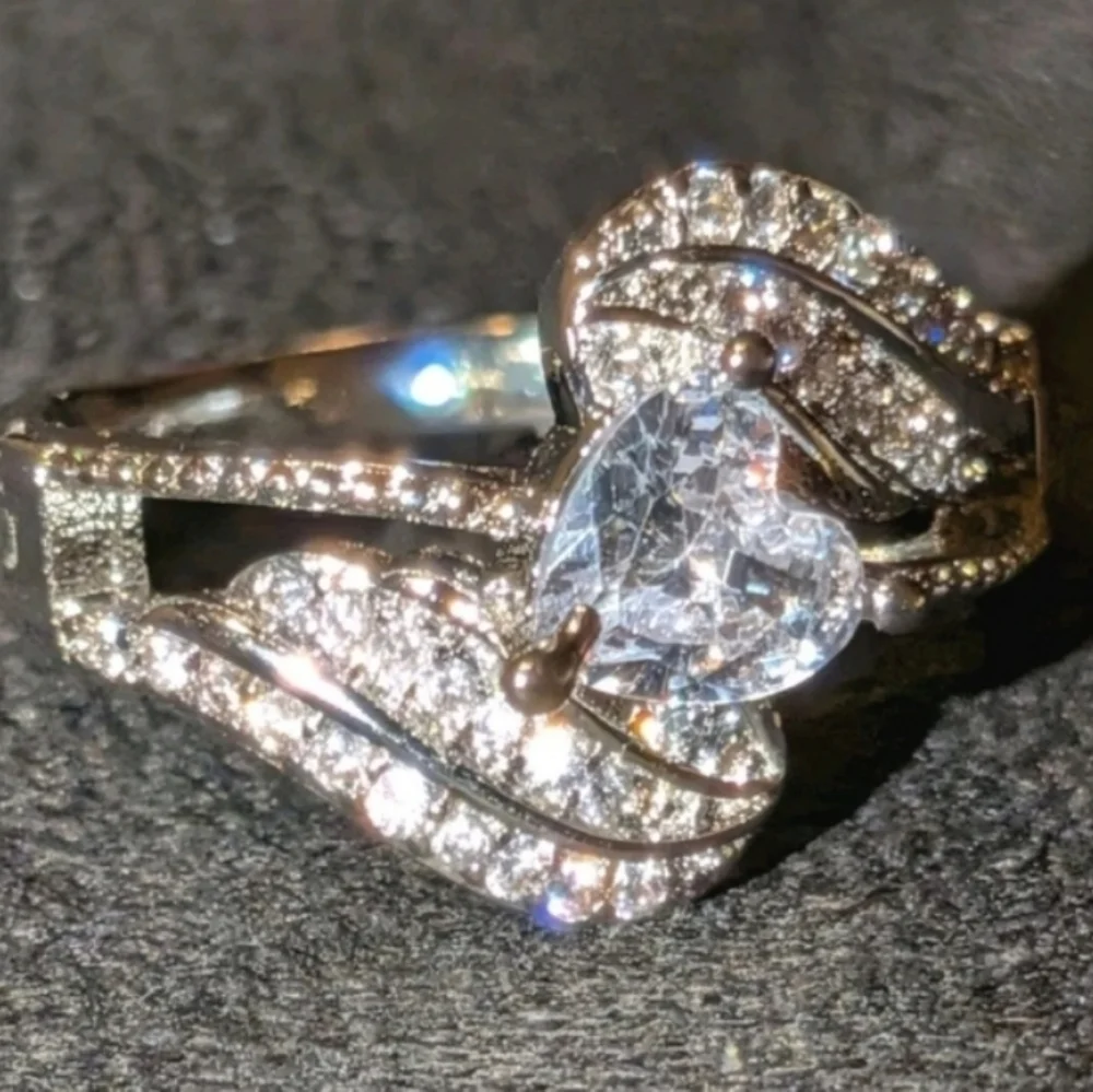 Shimmering 2.00ct Heart Cut Women's Engagement 925 Sterling silver Ring